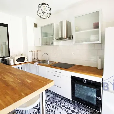 Bright Flat Near To The & Harbor Apartman