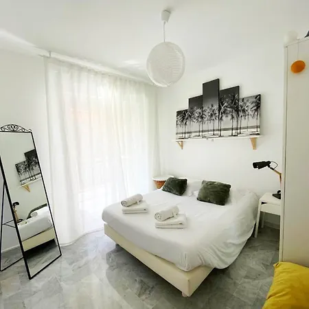 Bright Flat Near To The & Harbor *